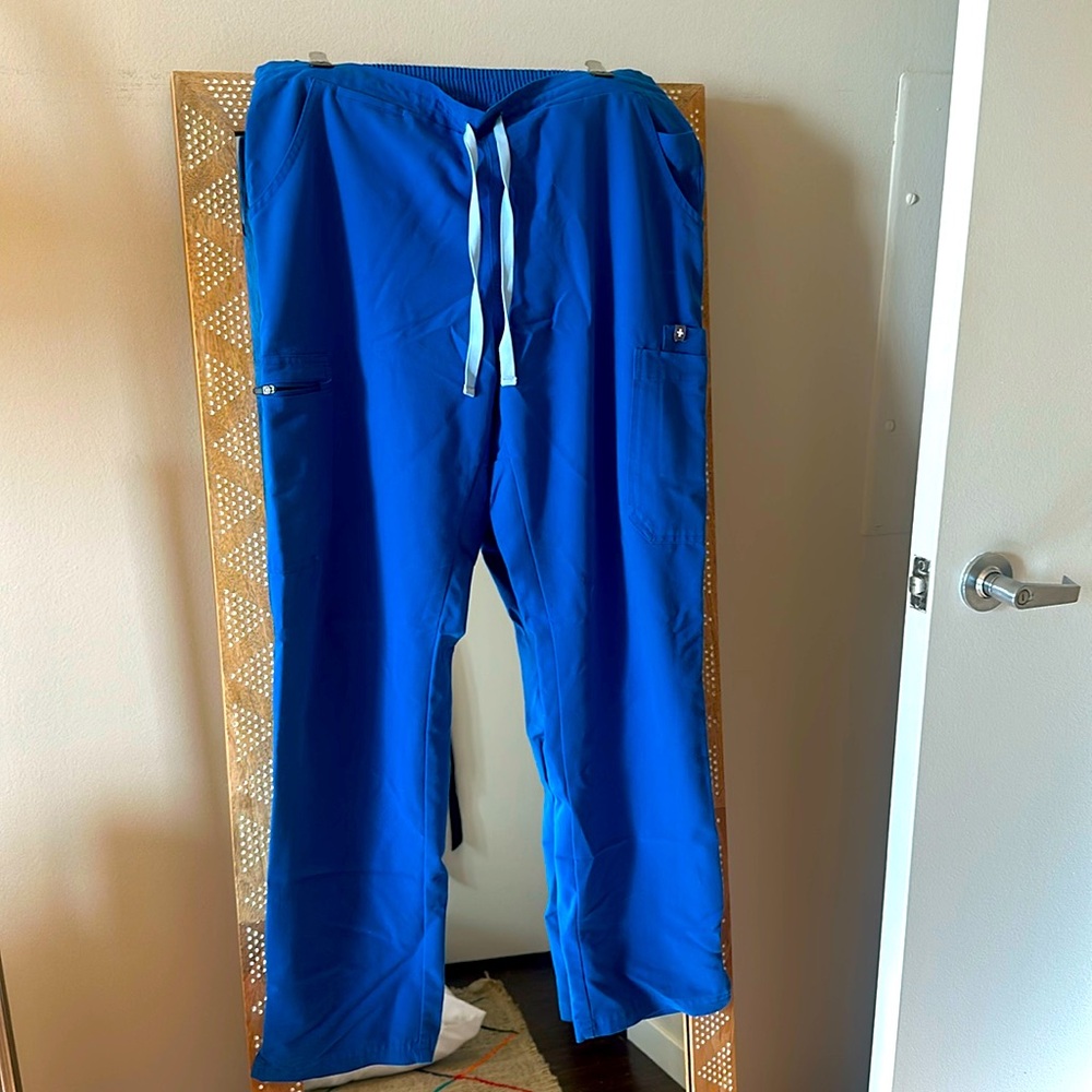 Women’s scrub bottoms